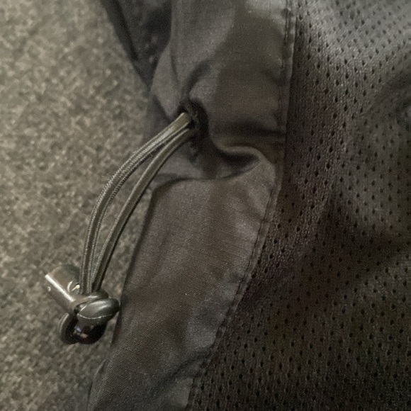 New balance wind breaker jacket 🖤 - Picture 3 of 5